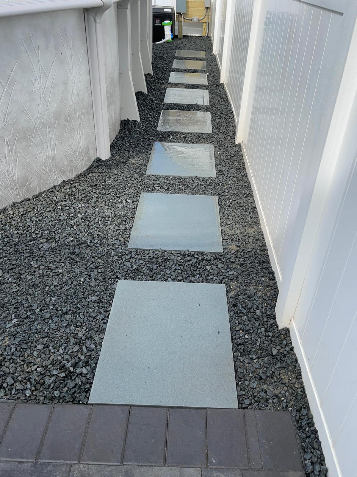 Cobblestone and paver driveway detail